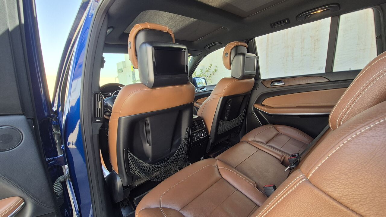 Riyadh, Vehicles, Cars & Trucks , Mercedes-Benz GLS,  2018,  Automatic,  183000 KM,  Mercedes GLS500  Juffali Mint Condition