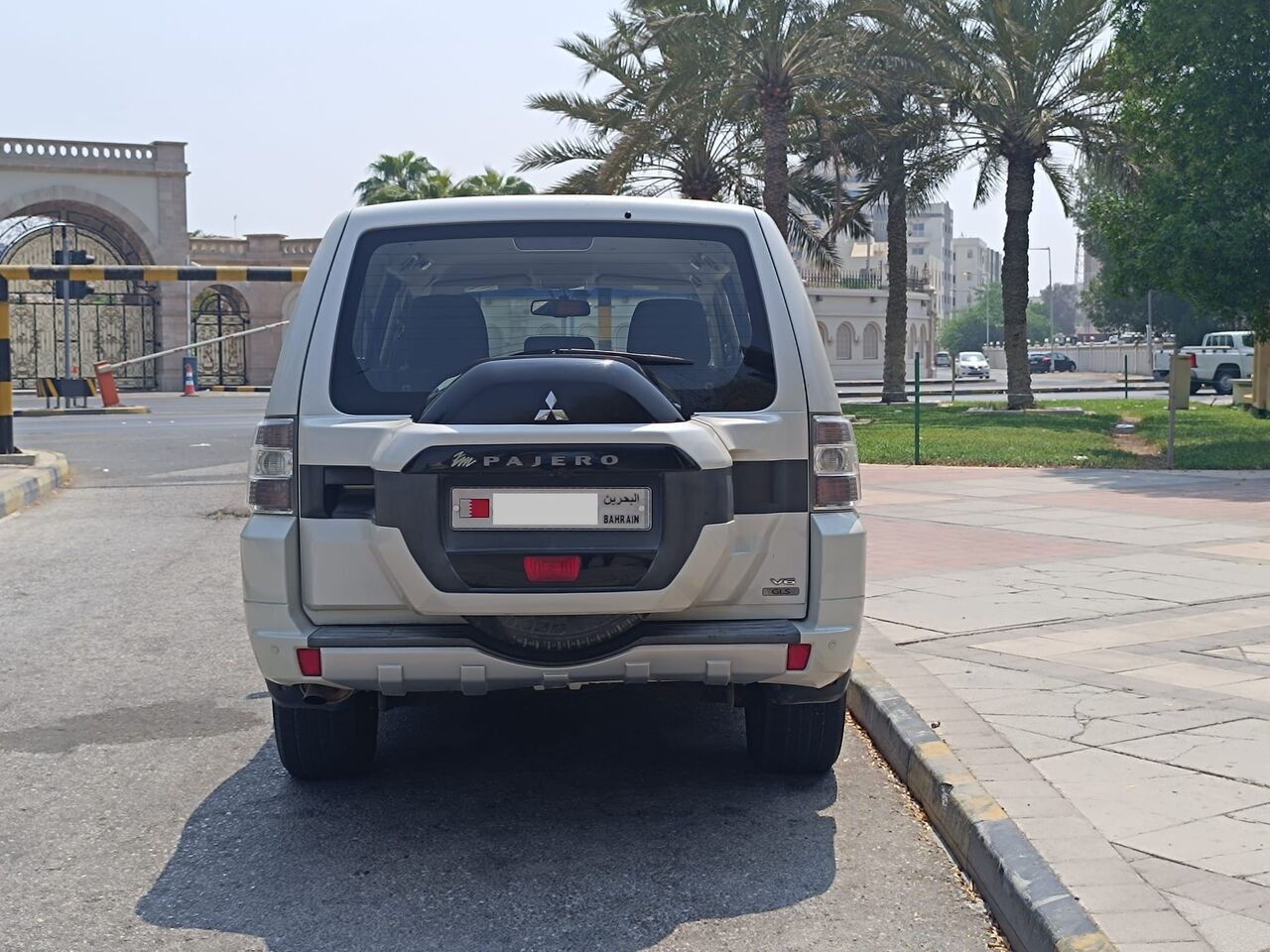 Manama, Vehicles, Cars & Trucks , BHD 4300,  Mitsubishi Pajero,  2018,  Automatic,  113000 KM,