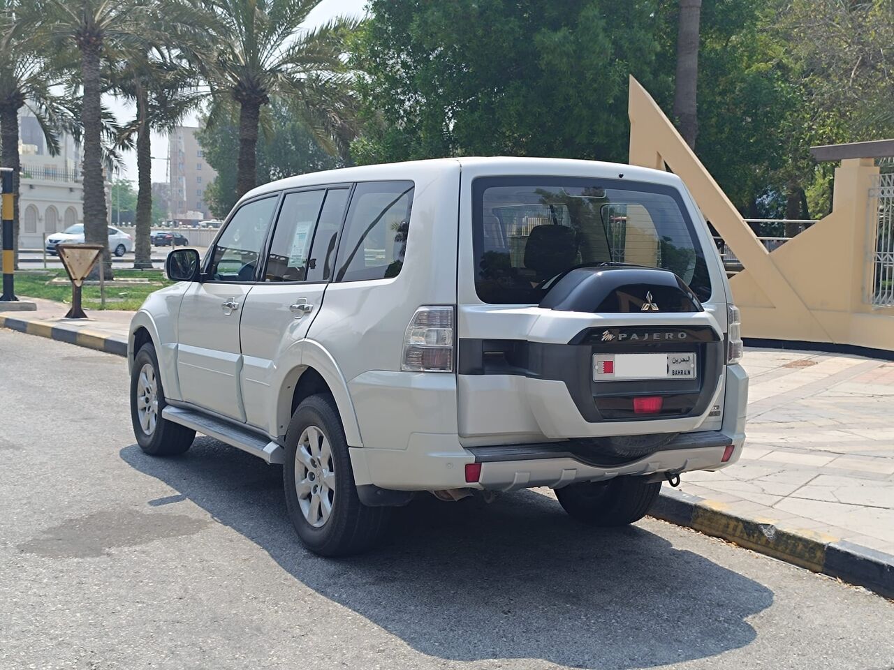 Manama, Vehicles, Cars & Trucks , BHD 4300,  Mitsubishi Pajero,  2018,  Automatic,  113000 KM,