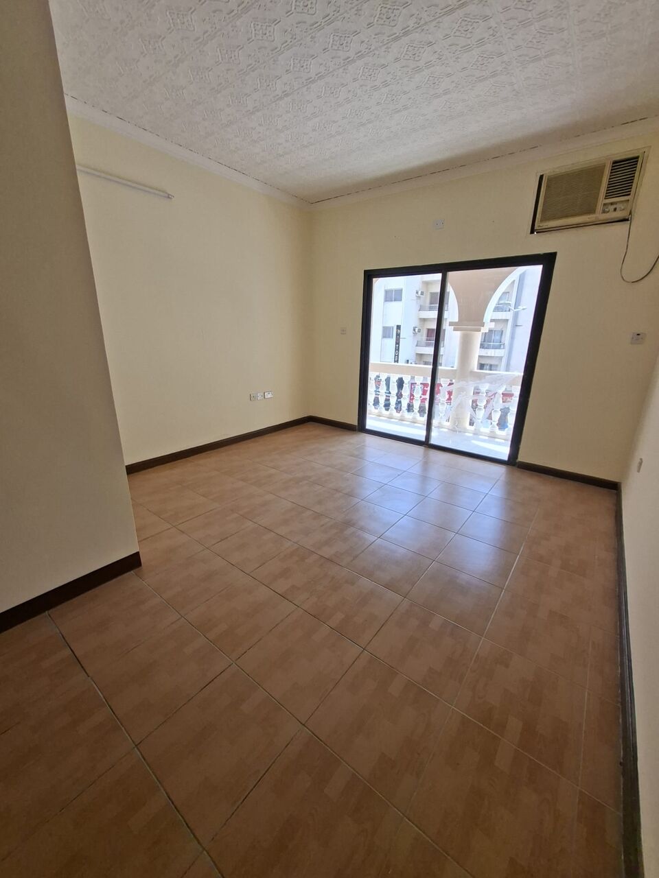 Hoora, Apartments, Flats, Houses & Villas, BHD 250/year,  2 BR,  Apartment For Rent In Hoora Semi Furnished With Electricit 2bhky