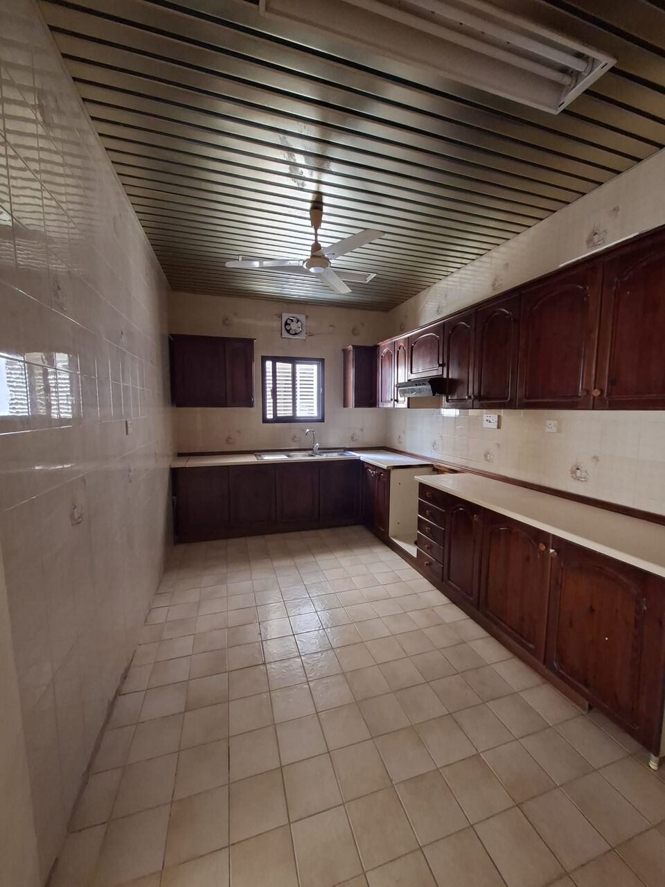 Hoora, Apartments, Flats, Houses & Villas, BHD 250/year,  2 BR,  Apartment For Rent In Hoora Semi Furnished With Electricit 2bhky