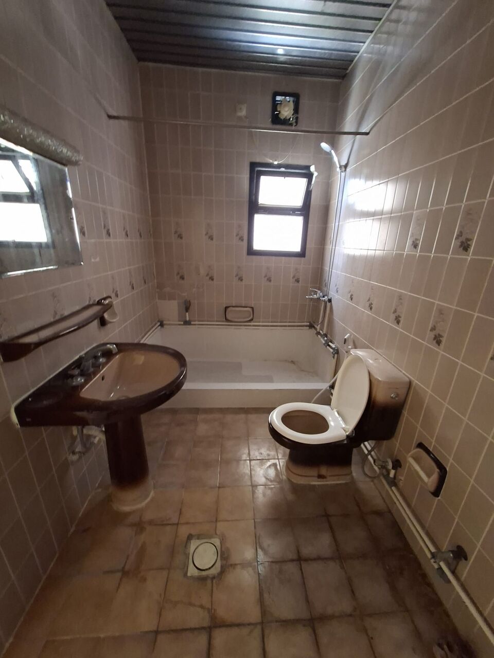 Hoora, Apartments, Flats, Houses & Villas, BHD 250/year,  2 BR,  Apartment For Rent In Hoora Semi Furnished With Electricit 2bhky