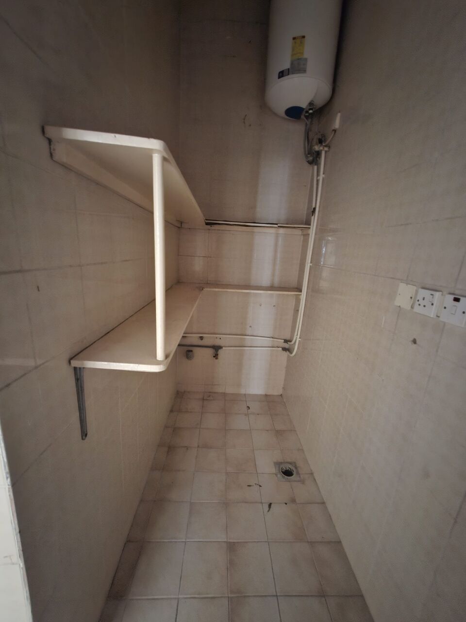 Hoora, Apartments, Flats, Houses & Villas, BHD 250/year,  2 BR,  Apartment For Rent In Hoora Semi Furnished With Electricit 2bhky