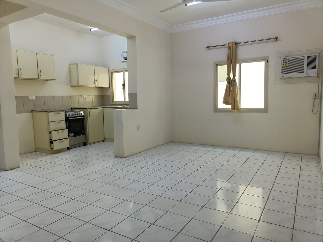 Mahooz, Apartments, Flats, Houses & Villas, BHD 230/month,  2 BR,  150 Sq. Meter,  Semi Furnished 2bhk With Ewa