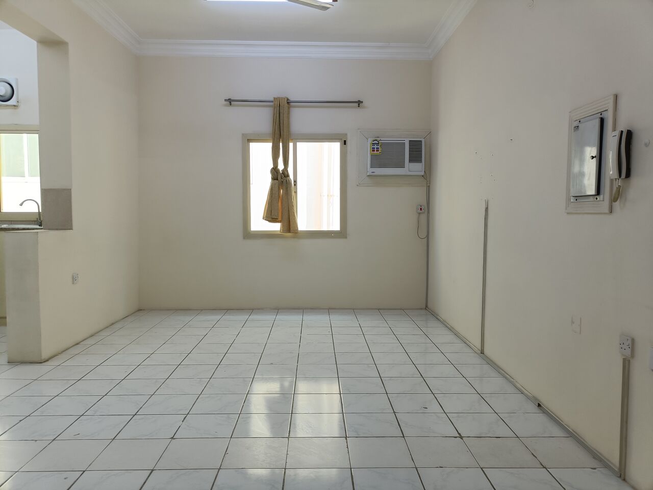 Mahooz, Apartments, Flats, Houses & Villas, BHD 230/month,  2 BR,  150 Sq. Meter,  Semi Furnished 2bhk With Ewa