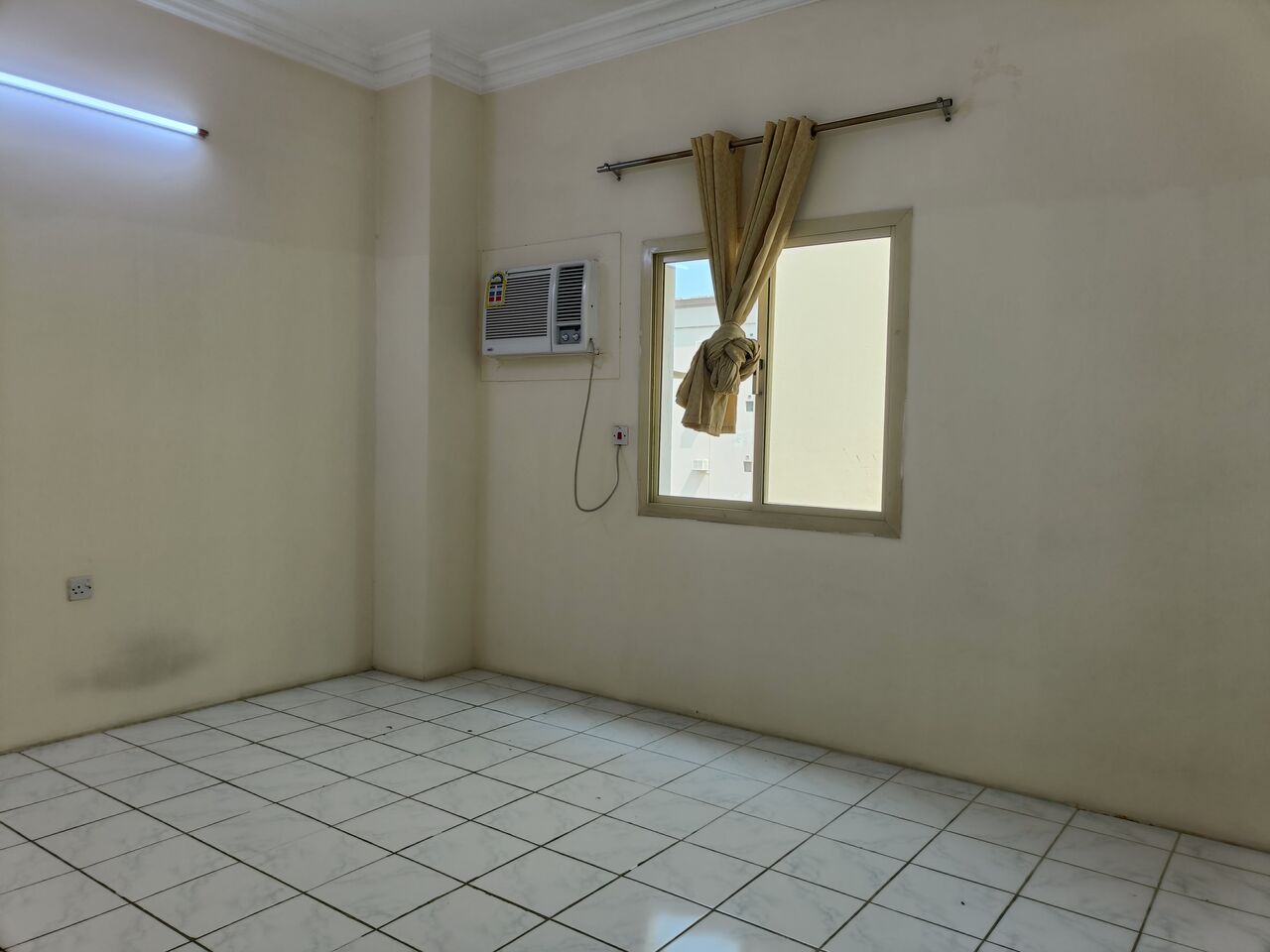 Mahooz, Apartments, Flats, Houses & Villas, BHD 230/month,  2 BR,  150 Sq. Meter,  Semi Furnished 2bhk With Ewa