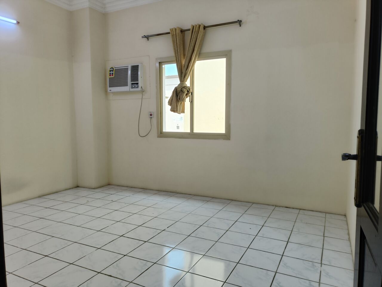 Mahooz, Apartments, Flats, Houses & Villas, BHD 230/month,  2 BR,  150 Sq. Meter,  Semi Furnished 2bhk With Ewa
