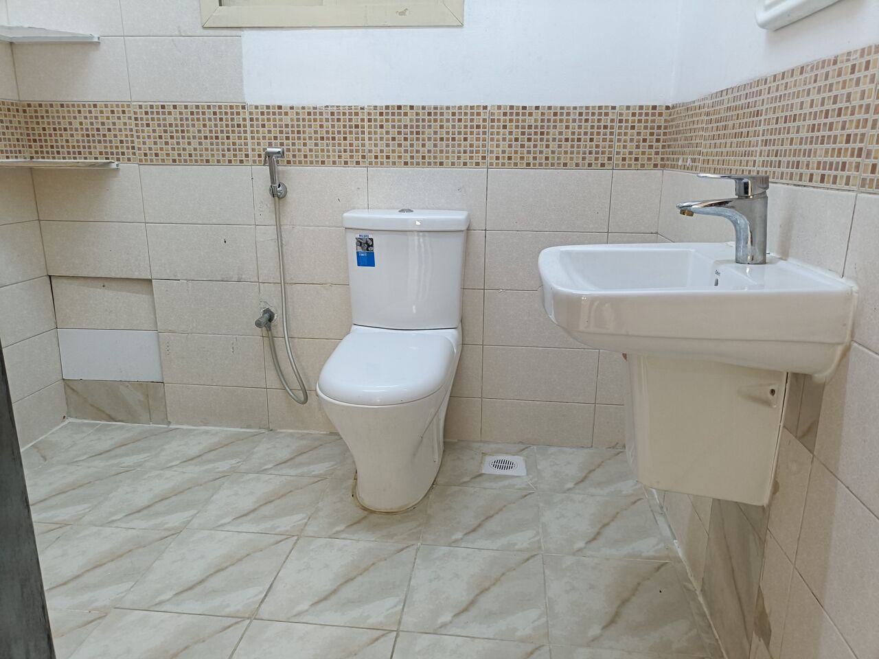 Mahooz, Apartments, Flats, Houses & Villas, BHD 230/month,  2 BR,  150 Sq. Meter,  Semi Furnished 2bhk With Ewa