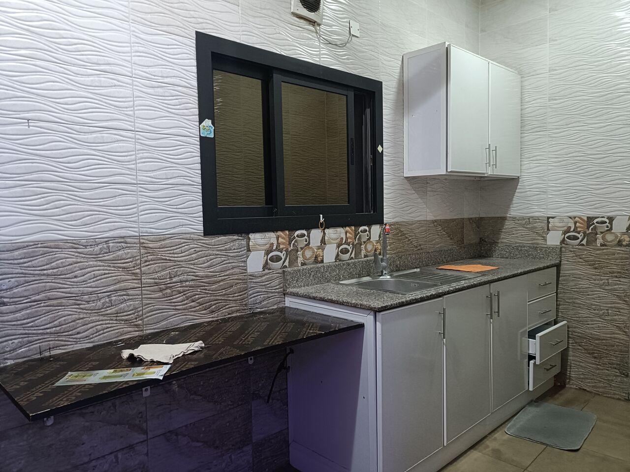 Zinj, Apartments, Flats, Houses & Villas, BHD 200/month,  1 BR,  120 Sq. Meter,  Semi Furnished 1bhk With Ewa