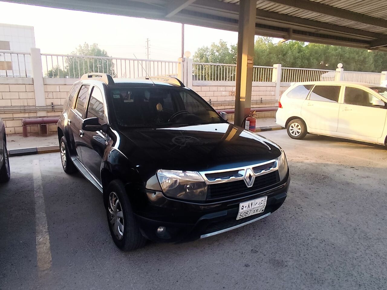 Dammam, Vehicles, Cars & Trucks , SAR 16500,  Renault Duster,  2014,  Automatic,  168000 KM,  Well Maintained Black Duster For Urgent Sale