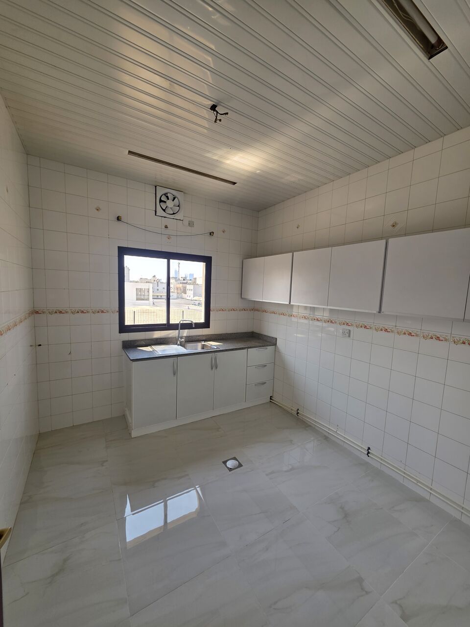 Muharraq, Apartments, Flats, Houses & Villas, BHD 220/month,  2 BR,  Parking ,Balcony - Very Neet Semi Furnished 2 BHK Flat Without Ewa @220/BD In Muharraq