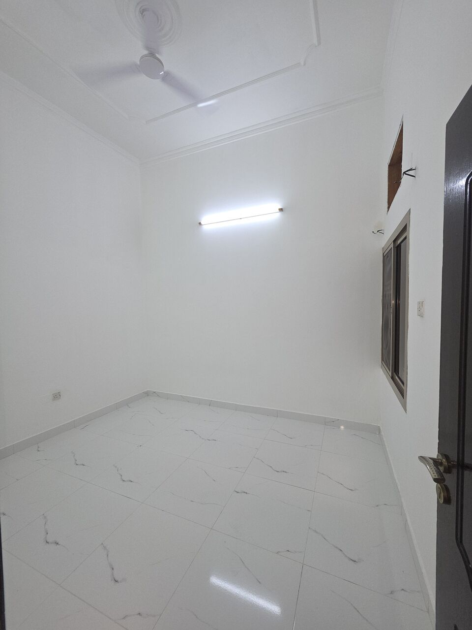 Muharraq, Apartments, Flats, Houses & Villas, BHD 120/month,  2 BR,  Parking -Very Neet UN Furnished 2 BHK Flat Without Ewa @120/BD In Muharraq