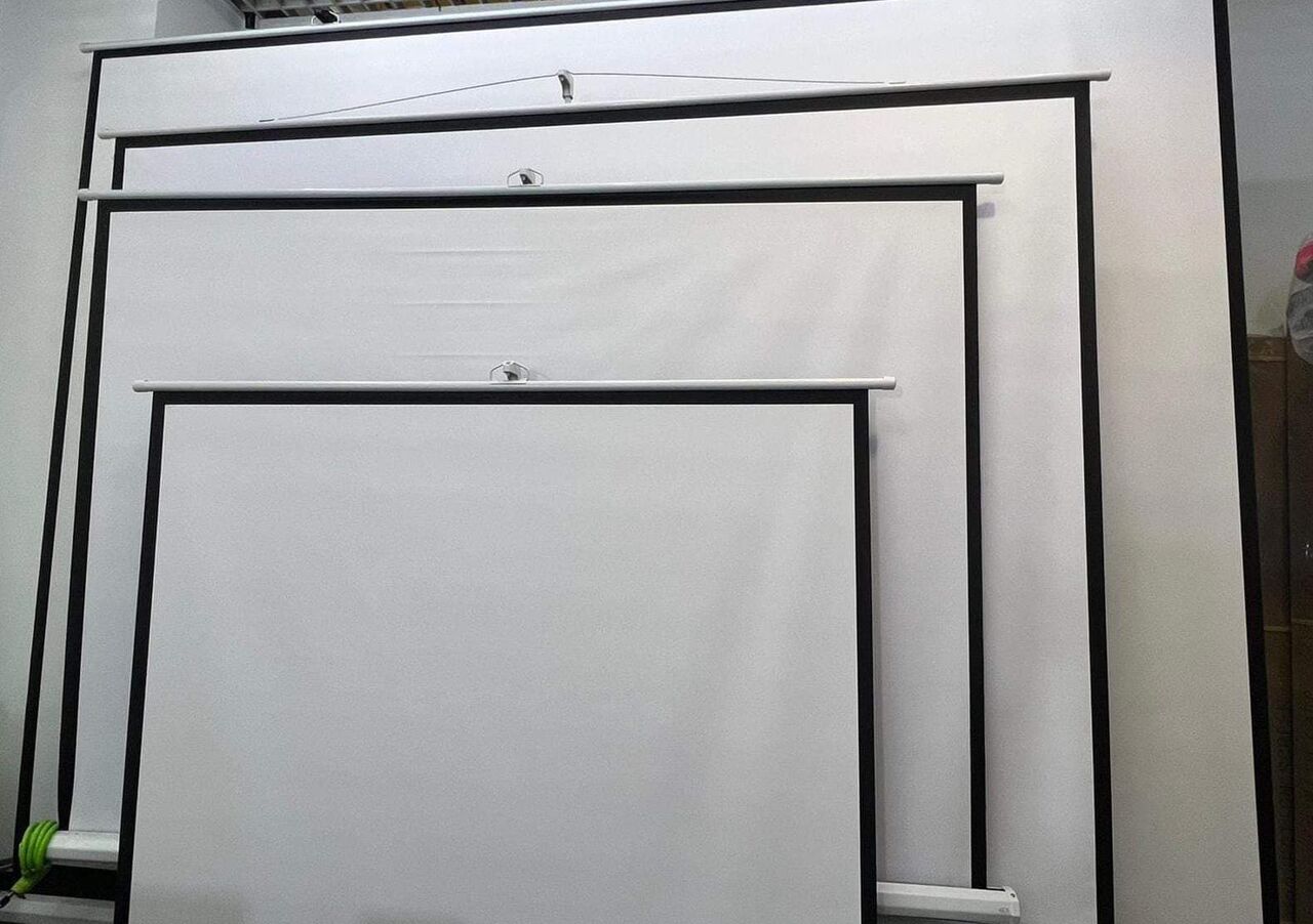 Manama, Computers, BHD 28,  New Projector Screen Box Pack 60",100",120" Tripod Stand/Wall Mounted Electric With Remote