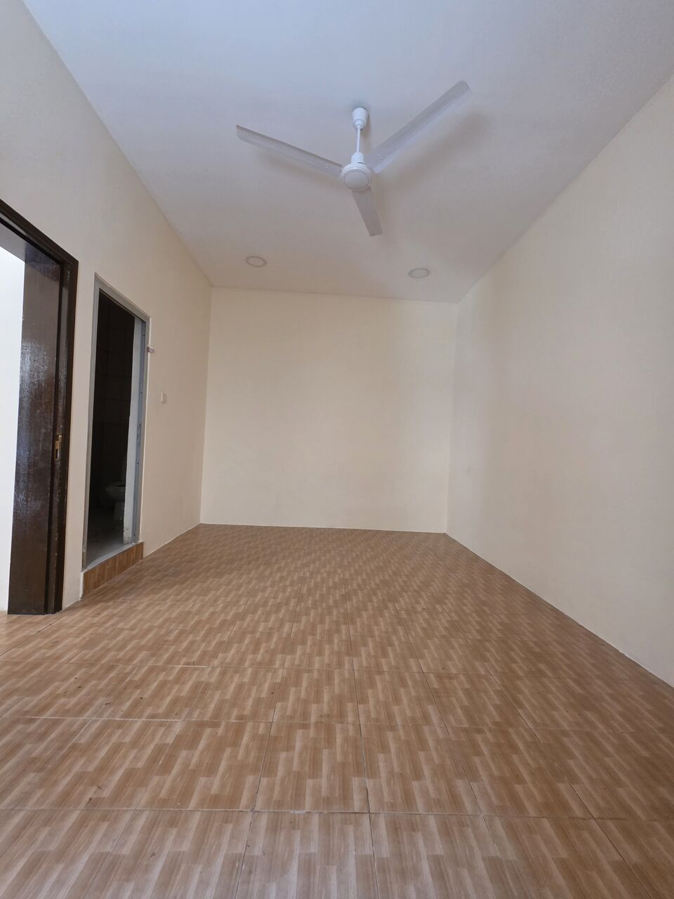 Hoora, Apartments, Flats, Houses & Villas, BHD 100/month,  1 BR,  - Semi Furnished 1 BHK Flat Without Ewa @100/BD In Hoora