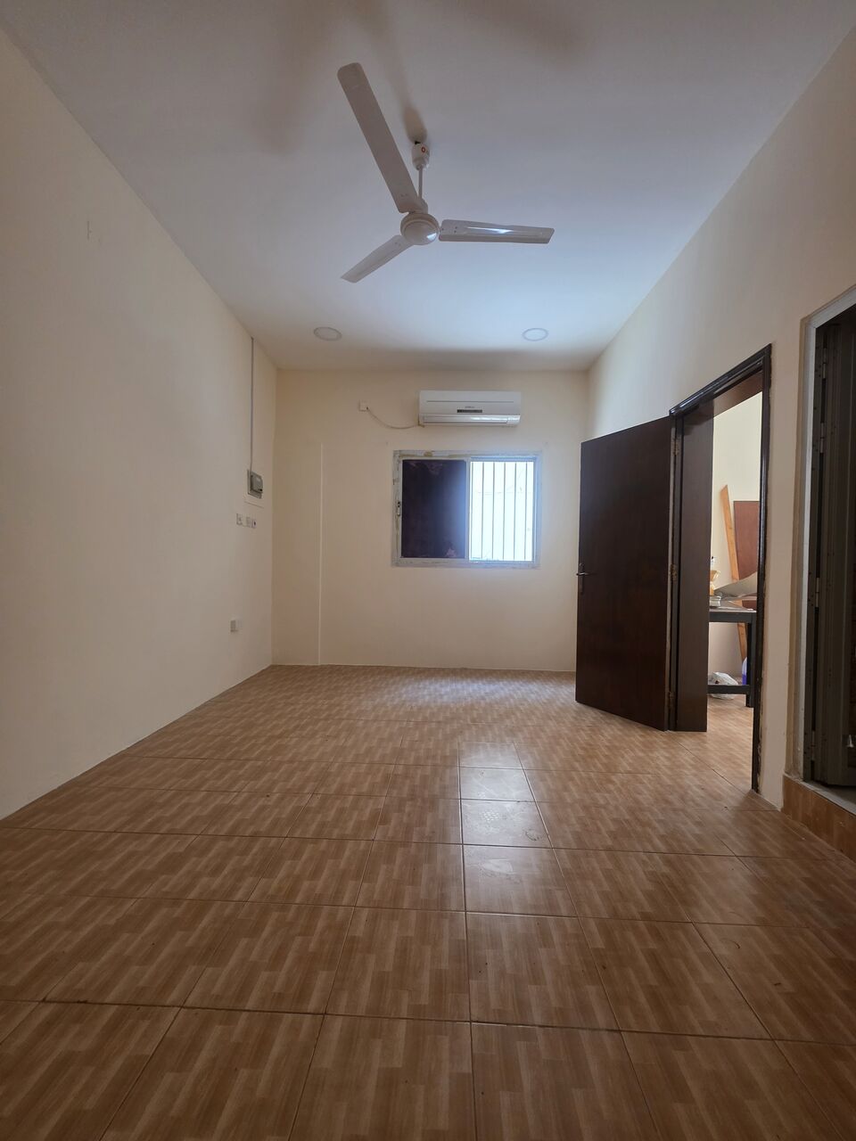 Hoora, Apartments, Flats, Houses & Villas, BHD 100/month,  1 BR,  - Semi Furnished 1 BHK Flat Without Ewa @100/BD In Hoora