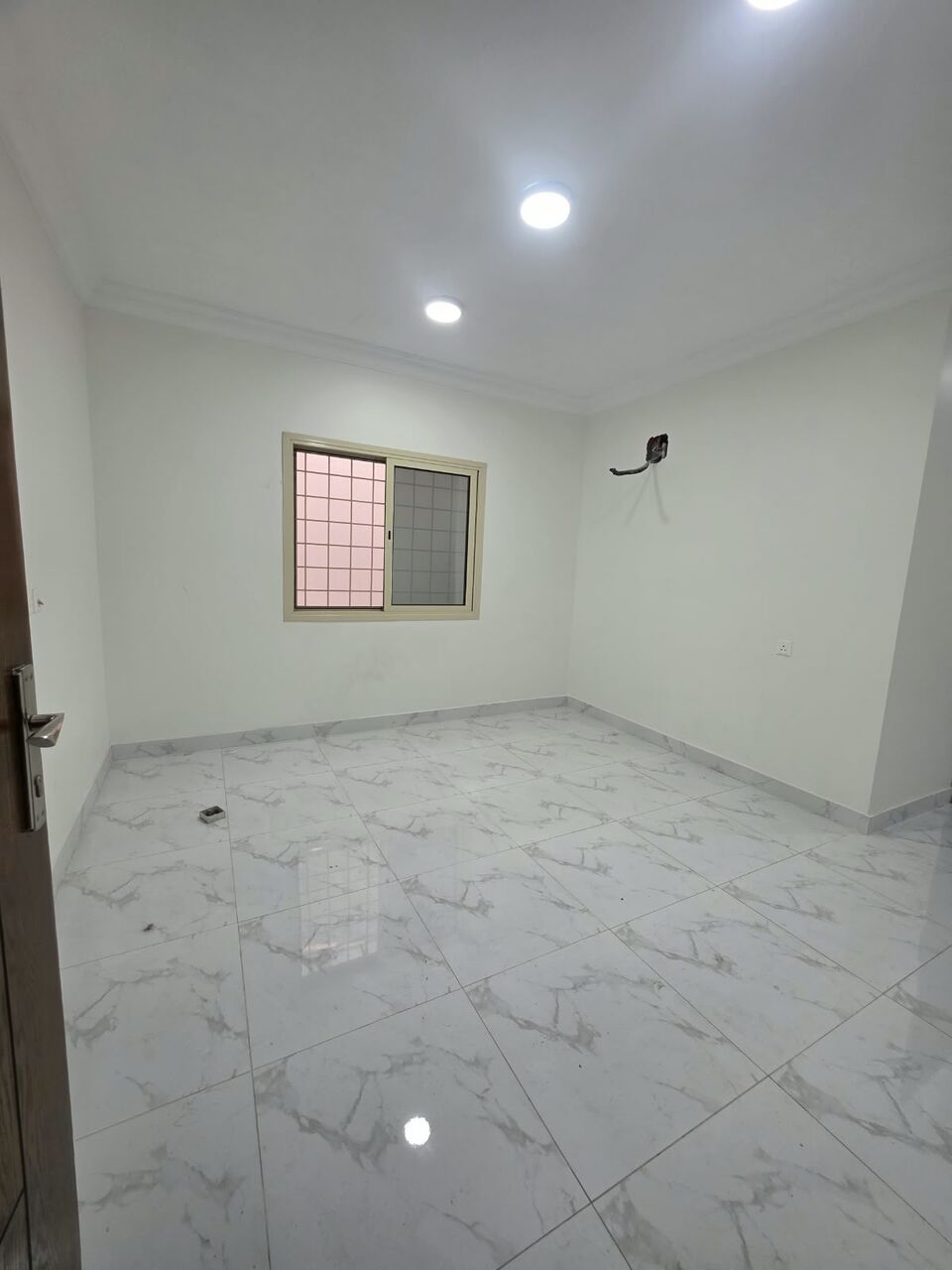 Khobar, Apartments, Flats, Houses & Villas, SAR 1700/month,  2 BR,  Consists Of:- 2 Bedrooms, Room   2 Bathrooms, And A Kitchen,  Fast Floor, Internal Apartme