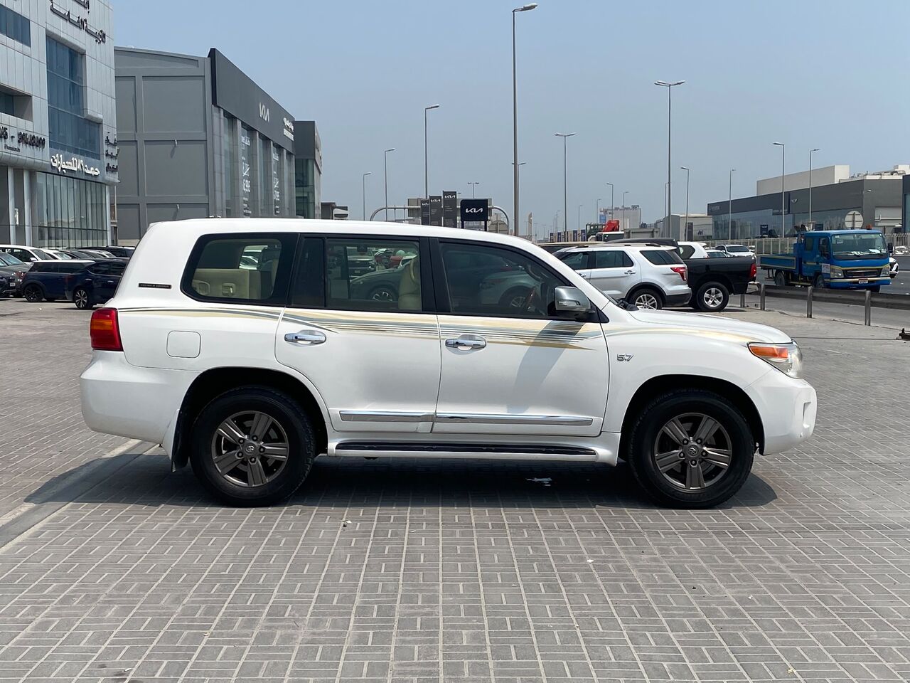 Manama, Vehicles, Cars & Trucks , BHD 10900,  Toyota Land Cruiser VX-R,  2014,  Automatic,  426800 KM,    (White)