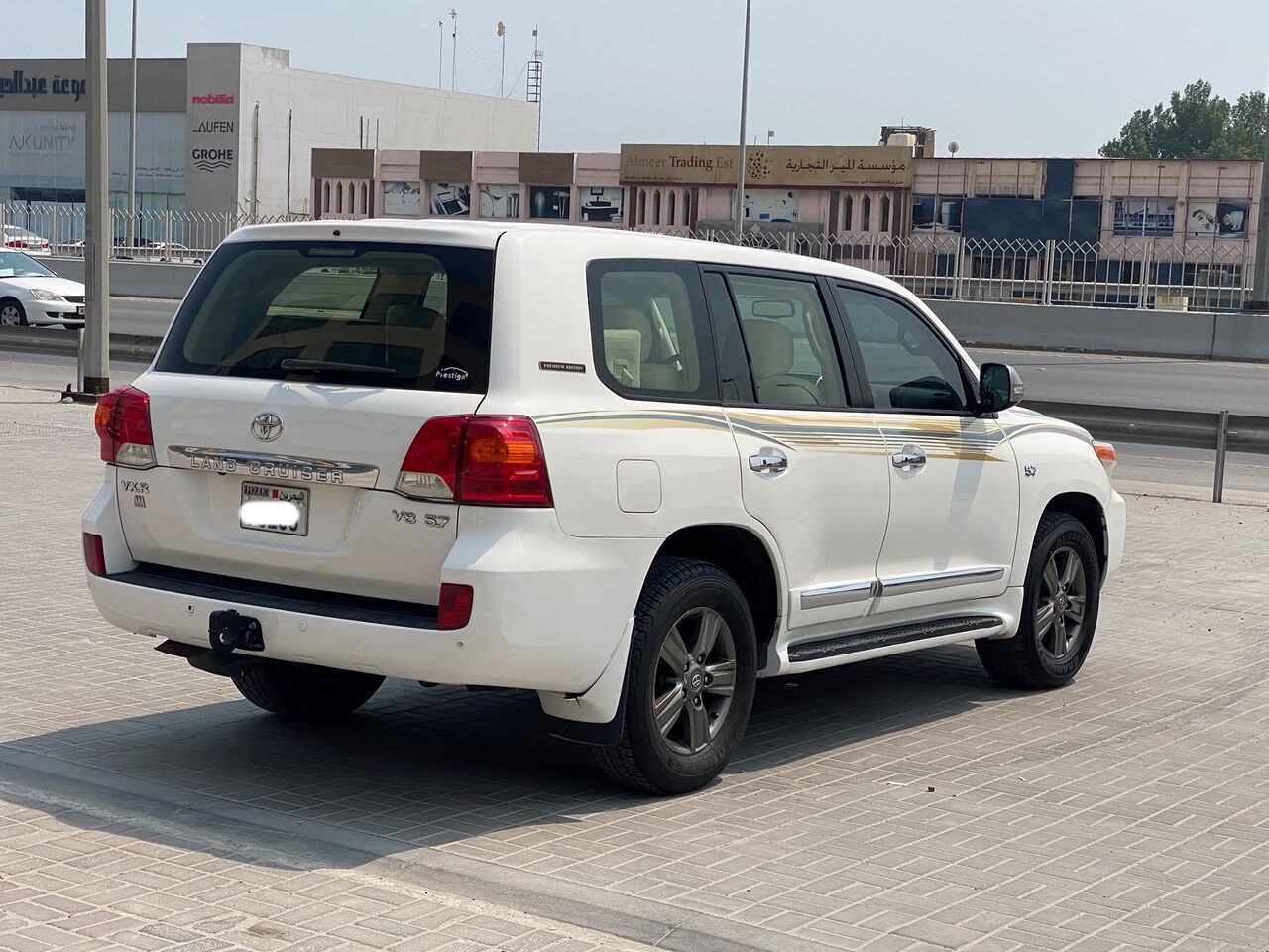 Manama, Vehicles, Cars & Trucks , BHD 10900,  Toyota Land Cruiser VX-R,  2014,  Automatic,  426800 KM,    (White)