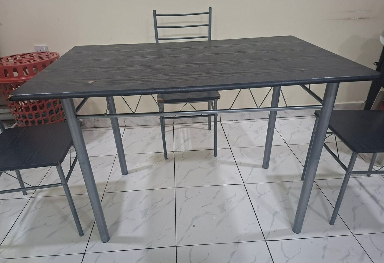 Manama, Household Items, BHD 17,  Medium Size Table With Chairs For Sale