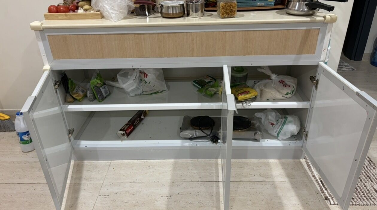 Al Sulaymaniyyah, Household Items, SAR 250,  Kitchen Cabinet With Granite Top