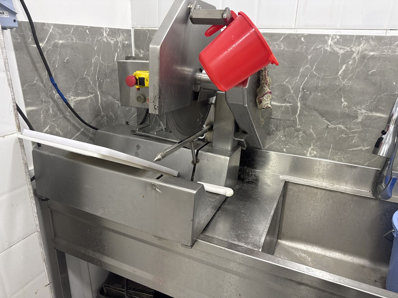 Manama, Food, BHD 15000,  Running Broasted Shop For Sale.