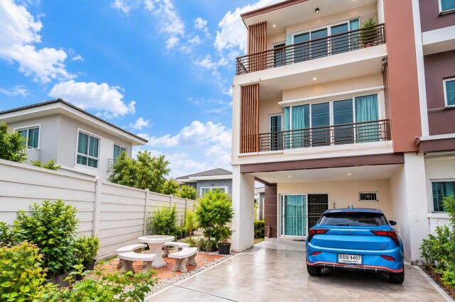 Bangkok, Villas, THB 17999,  30 Sq. Feet,  แยกวัชรพล 1.3 กม. สุขาภิบาล5  หลังมุมทาวน