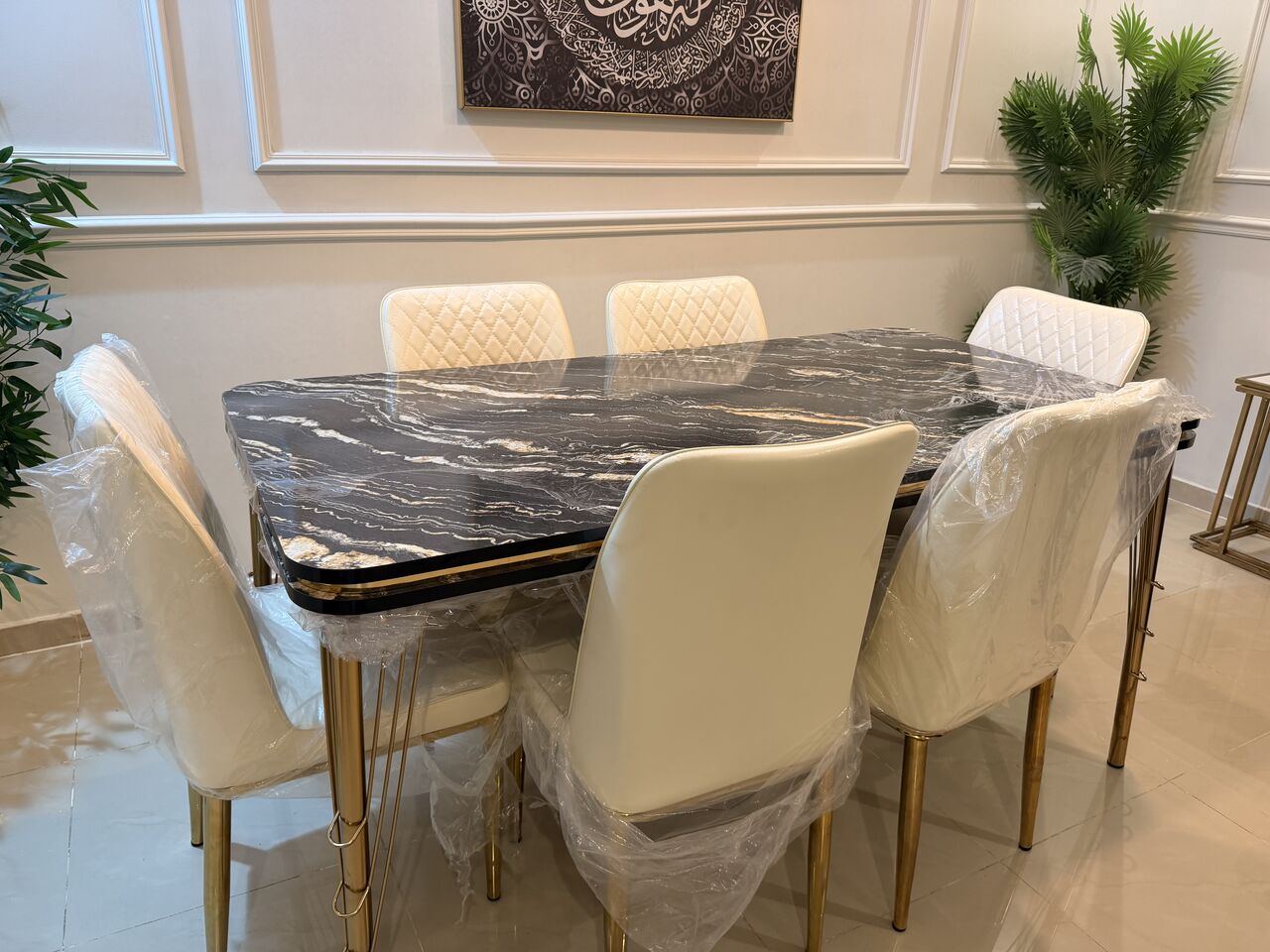 Jeddah, Household Items, SAR 750,  6 Person Dining Table Excellent Condition