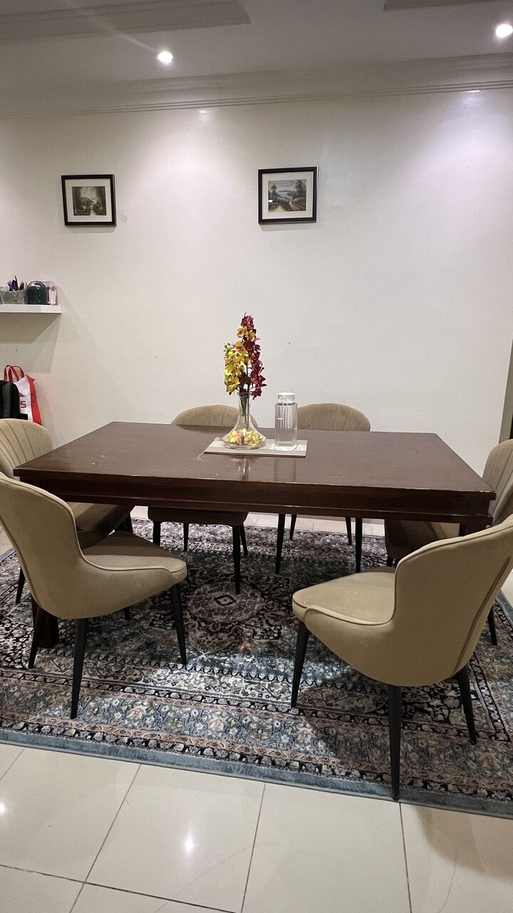 Al Malaz, Furniture, SAR 500,  6 Seater Dining Table And Blackout Blinds