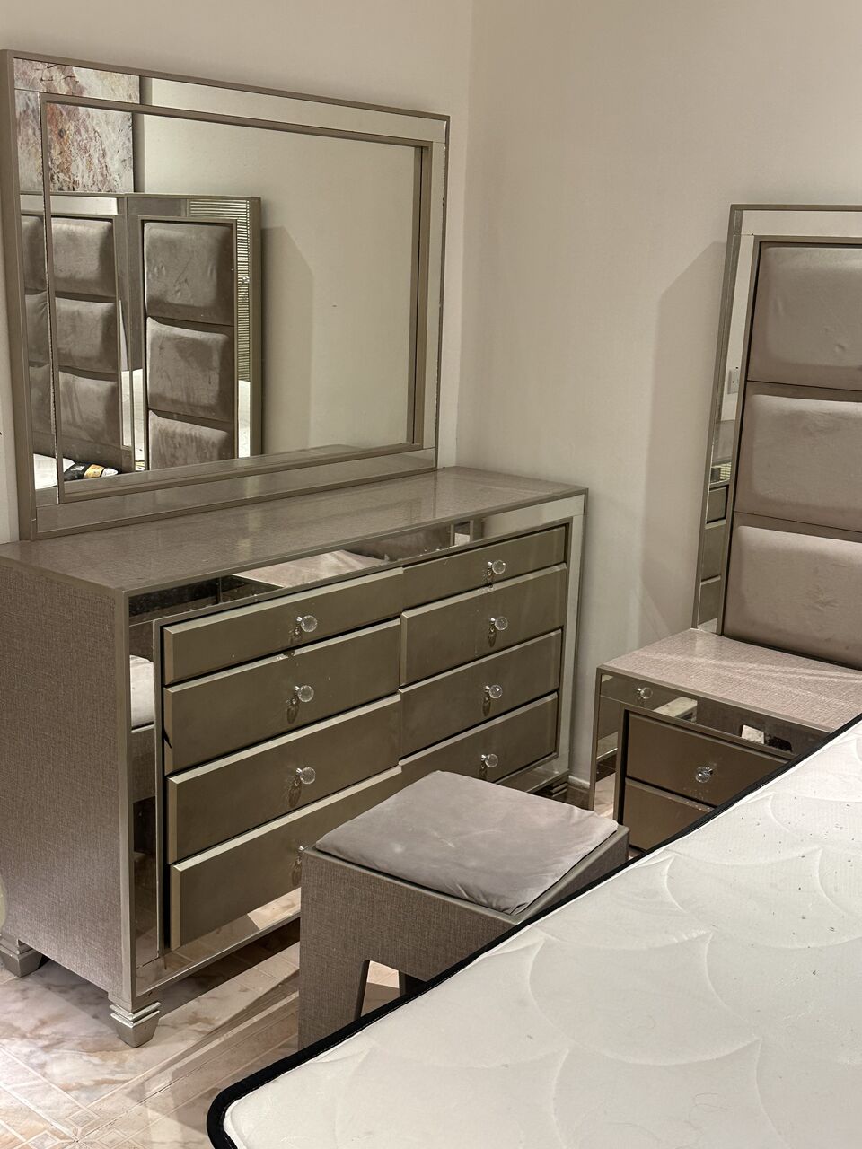 Riyadh, Household Items, SAR 3200,  غرفة نوم فخمة للبيع