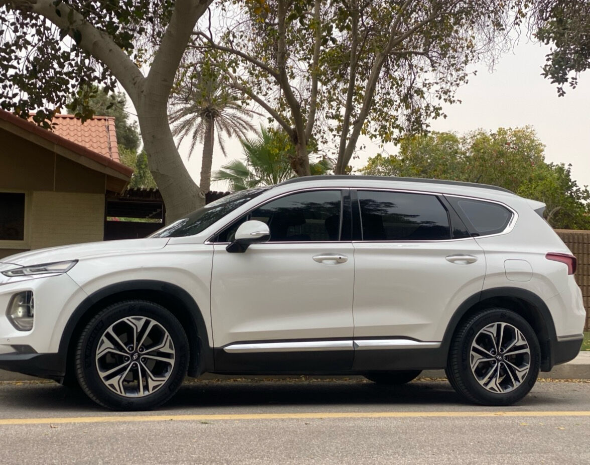 Dhahran, Vehicles, Cars & Trucks , SAR 83000,  Hyundai Santa Fe,  2019,  Automatic,  81000 KM,  ,Hyundai Santafe. Only 80k Kms,fully Loaded. Hieght Edition. Saudi