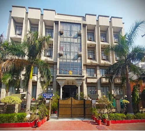 Noida, Business, Hotels Near Noida City Centre Metro Station