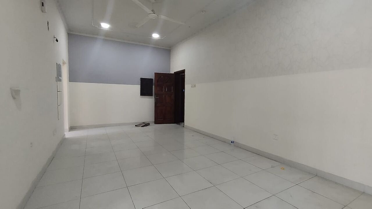 Bani Jamra, Apartments, Flats, Houses & Villas, BHD 130/year,  3 BR,  Bani Jamrah:- 3Bhk Spacious Unfurnished Flat On Rent..