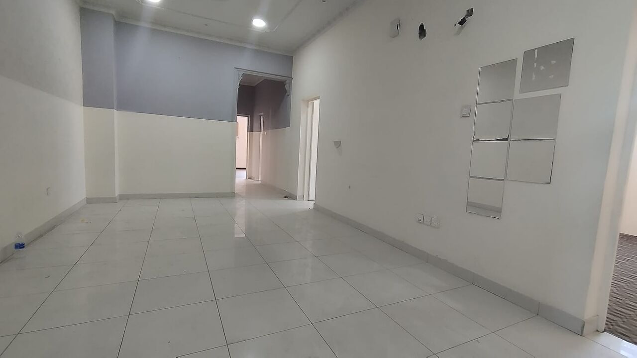Bani Jamra, Apartments, Flats, Houses & Villas, BHD 130/year,  3 BR,  Bani Jamrah:- 3Bhk Spacious Unfurnished Flat On Rent..