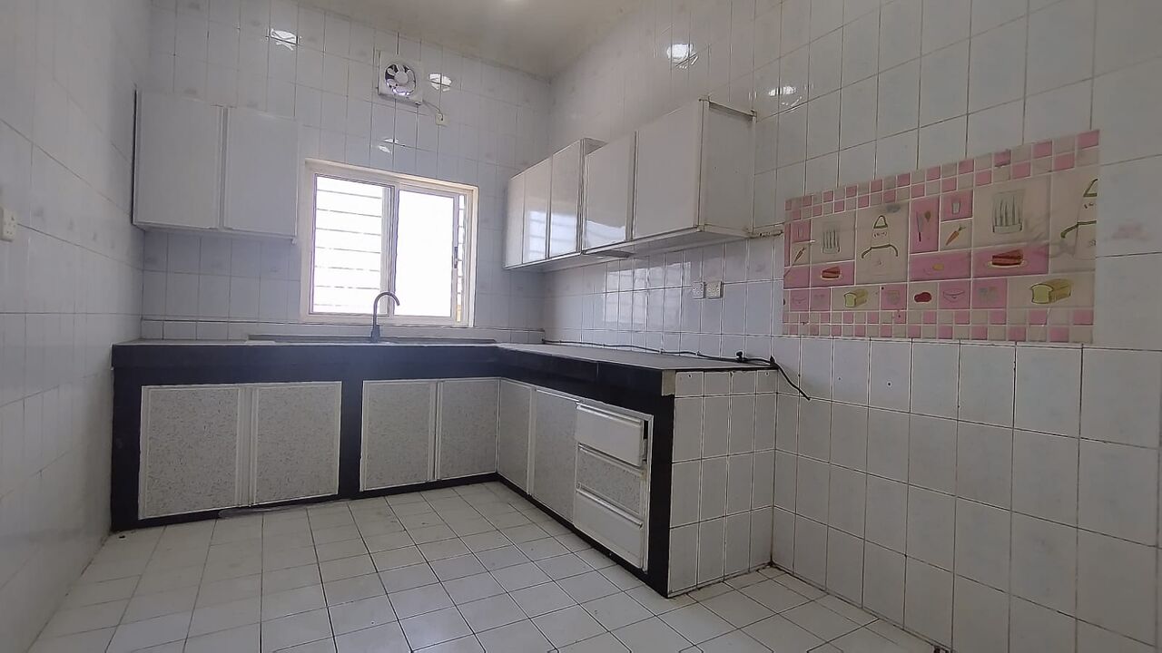 Bani Jamra, Apartments, Flats, Houses & Villas, BHD 130/year,  3 BR,  Bani Jamrah:- 3Bhk Spacious Unfurnished Flat On Rent..