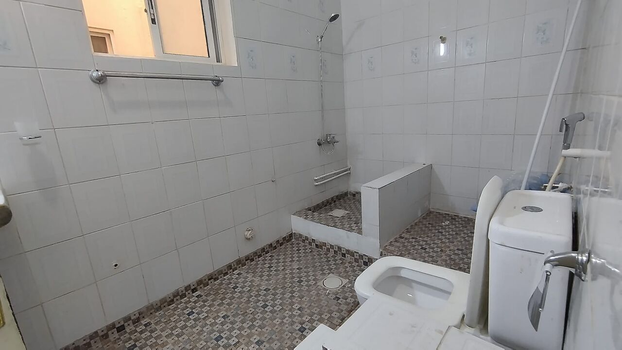 Bani Jamra, Apartments, Flats, Houses & Villas, BHD 130/year,  3 BR,  Bani Jamrah:- 3Bhk Spacious Unfurnished Flat On Rent..