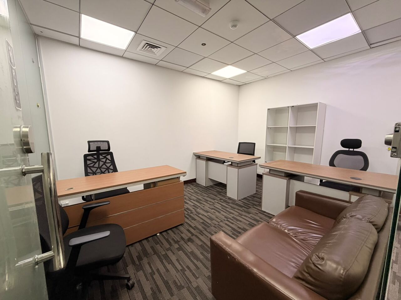 Dubai, Offices, AED 27000,  170 Sq. Feet,  Furnished Office For Rent &ndash; AED 27,000/Year