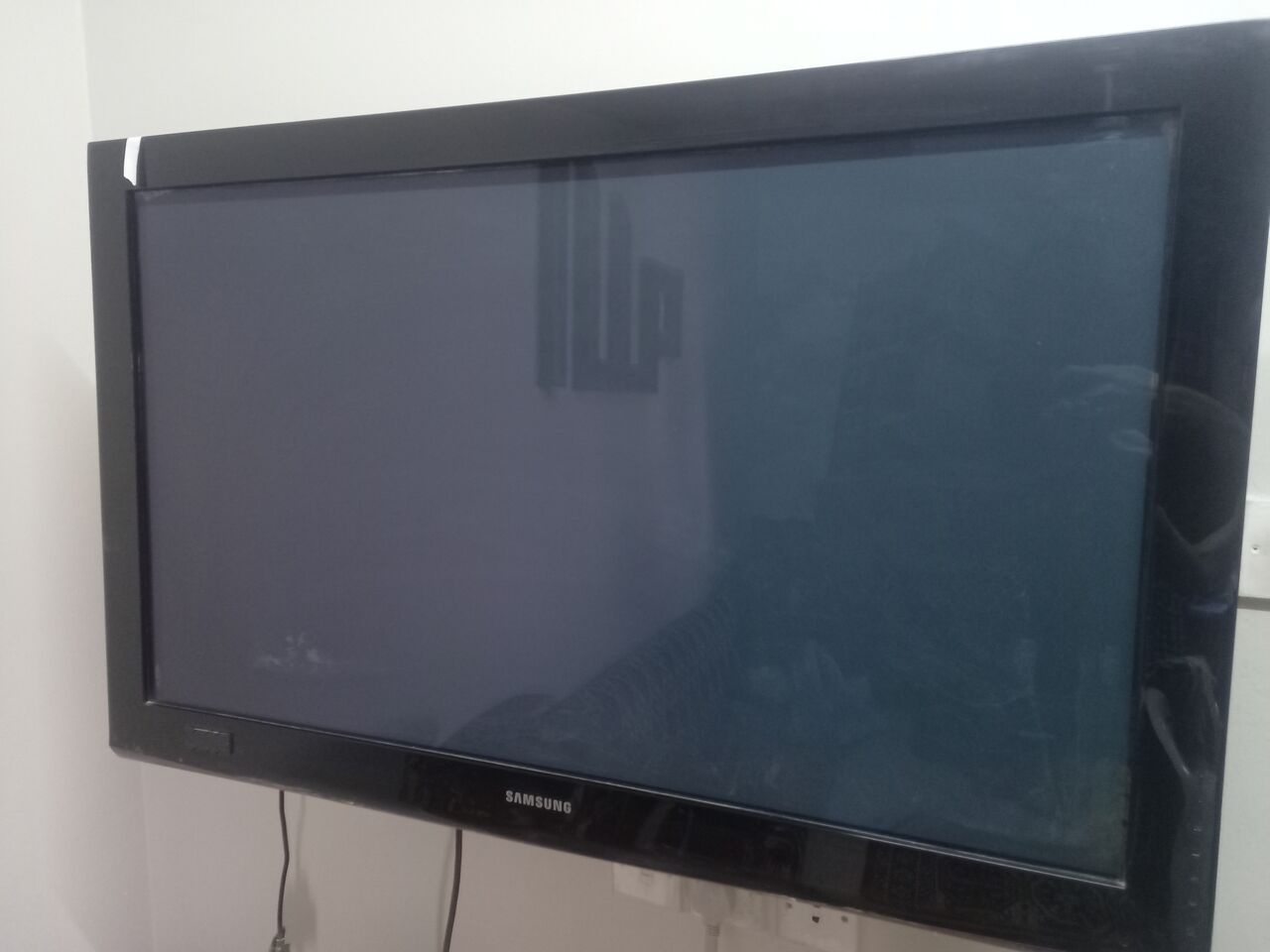 Riyadh, Household Items, SAR 350,  Dressing Table And 42 Inch Samsung Plasma Screen