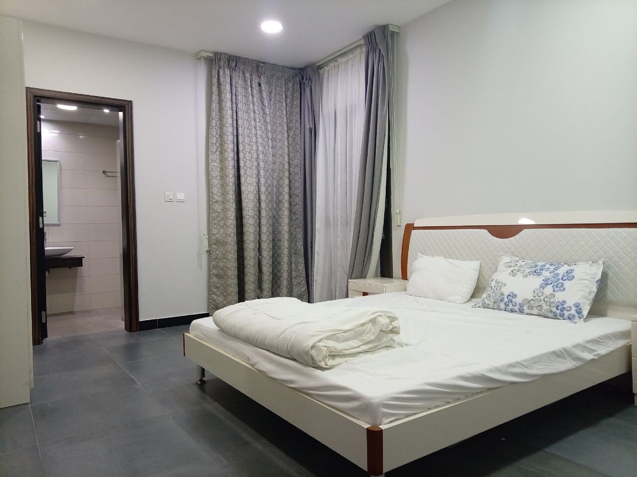 Adliya, Apartments, Flats, Houses & Villas, BHD 320/year,  2 BR,  Fully Furnished 2 Bedroom 2 Bathroom Balcony With Ewa Flat For Rent In : Adliya