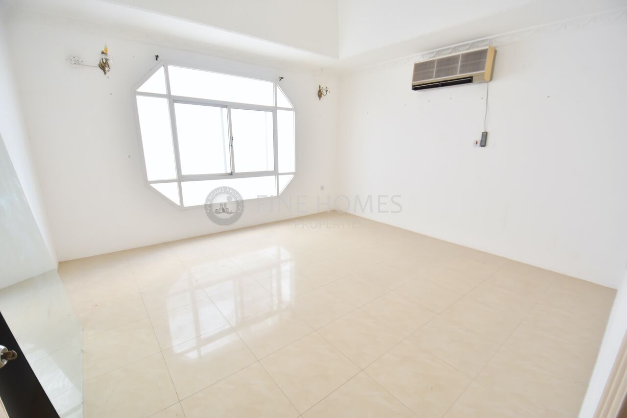 Manama, Villas, BHD 600,  Large Private Villa With Pool! Prime Location!