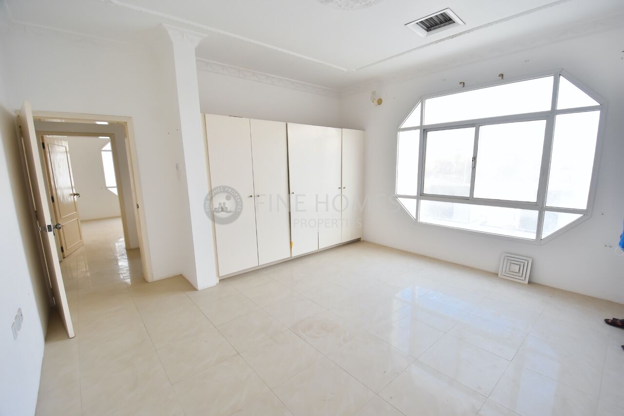 Manama, Villas, BHD 600,  Large Private Villa With Pool! Prime Location!
