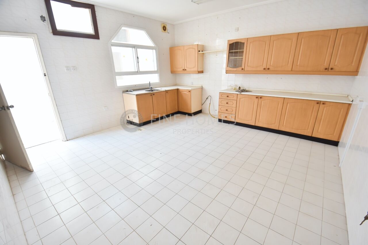 Manama, Villas, BHD 600,  Large Private Villa With Pool! Prime Location!