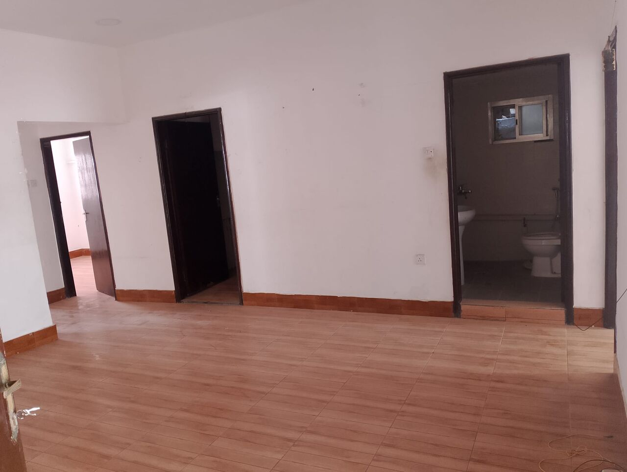 Muharraq, Apartments, Flats, Houses & Villas, BHD 220/month,  4 BR,  150 Sq. Meter,  Apartment For Rent In Muharraq, Near Al-Ghawy Mosque. It Consists Of Four Rooms, Two Bathr