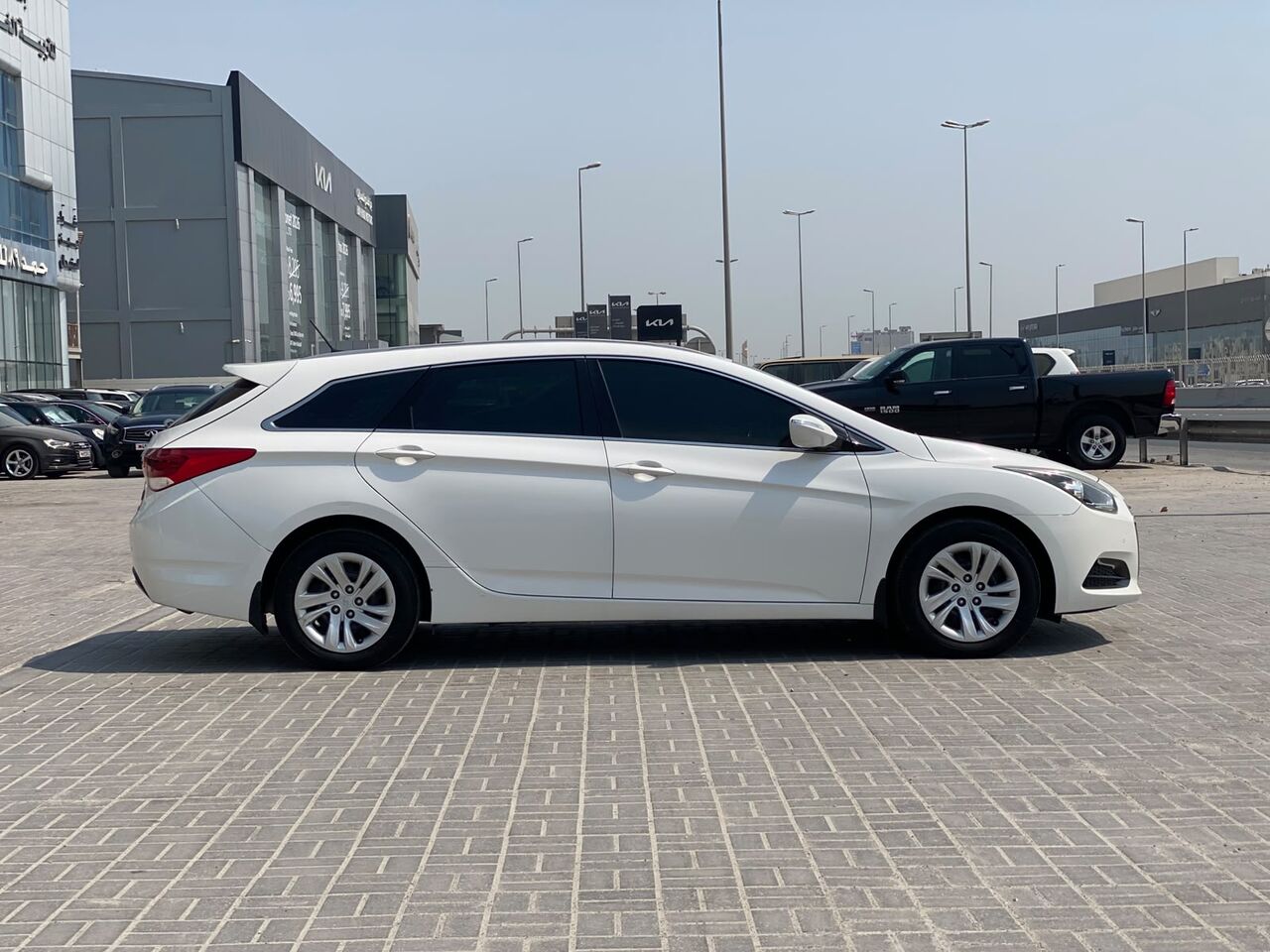 Manama, Vehicles, Cars & Trucks , BHD 3000,  Hyundai I-40,  2018,  Automatic,  244900 KM,   /  (White)