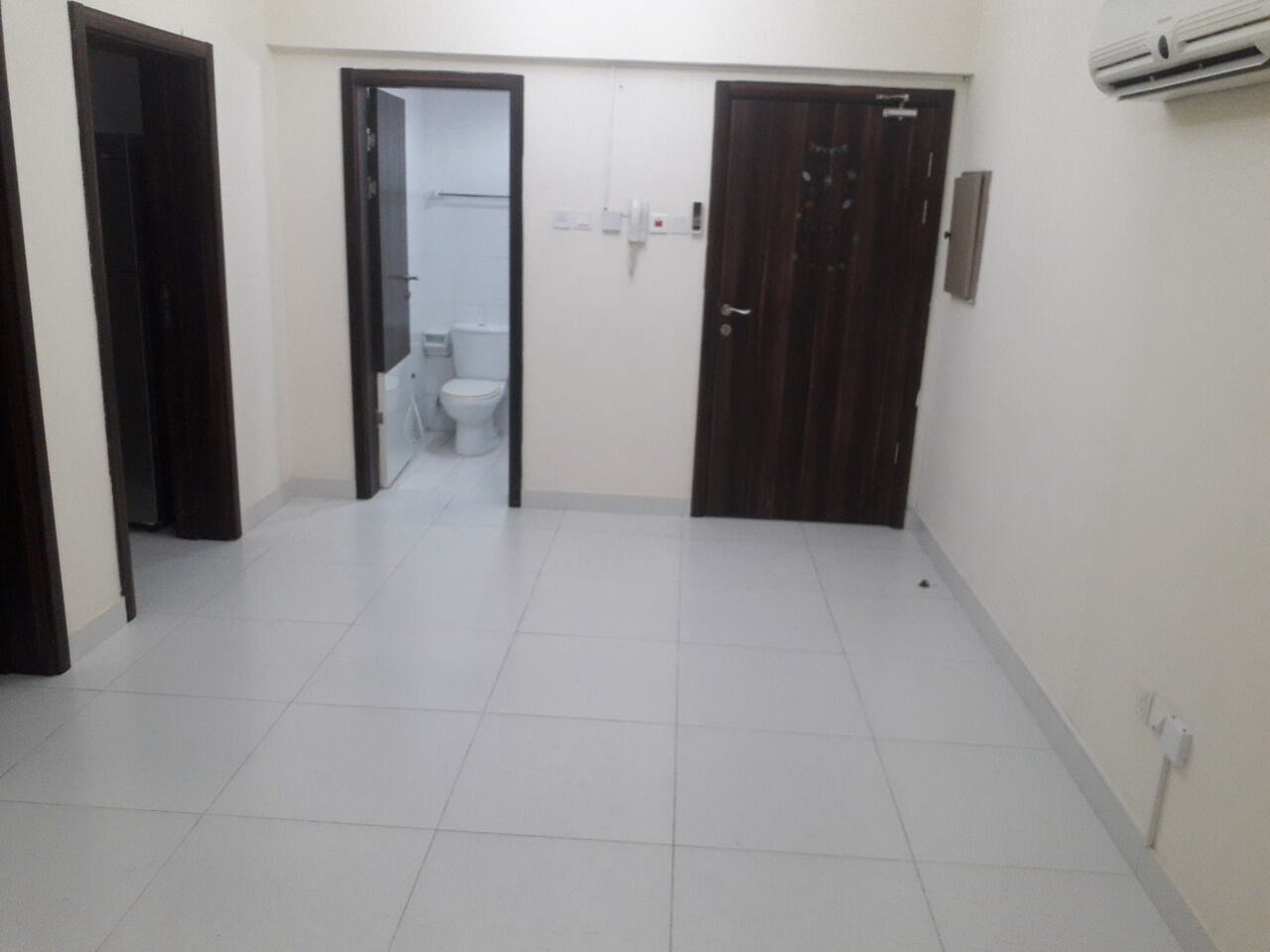 Hidd, Apartments, Flats, Houses & Villas, BHD 180/month,  1 BR,  90 Sq. Meter,  1 Bhk Semi Furnished Flat Available In Hidd Call Aleena