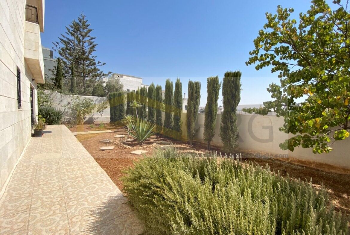 Abdoun, Apts/Flats Wanted, JOD 12000/year,  Furnished,  2 BR,  Charming Ground-Floor Apartment With A Beautiful Garden In Abdoun 🌿🏡