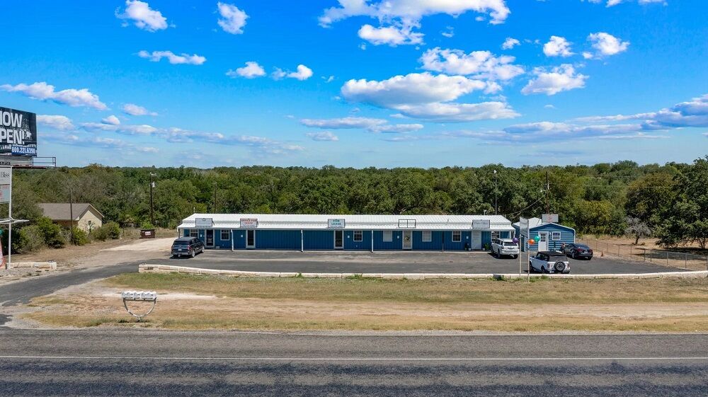 New York, Real Estate, Space For Lease Castroville &ndash; Local Commercial Property