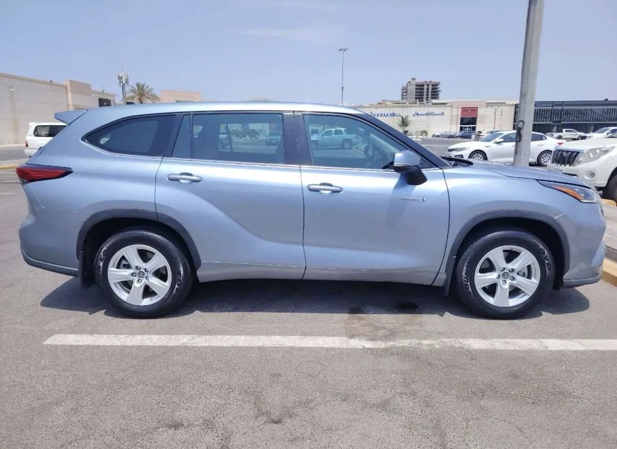 Jeddah, Vehicles, Cars & Trucks , SAR 122,  Toyota Highlander 2023,  2023,  Automatic,  28000 KM,   Toyota Highlander LE &ndash; Used, For Sale