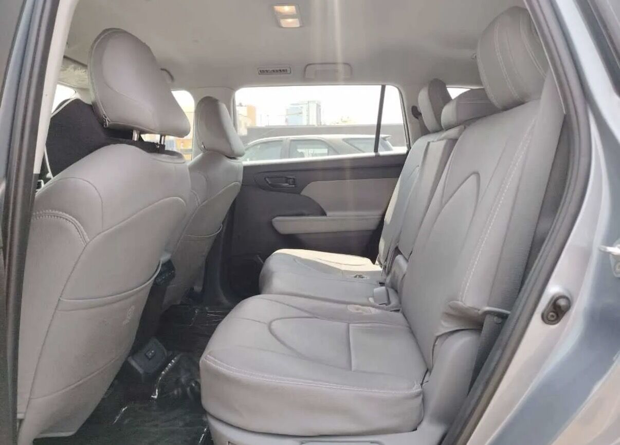 Jeddah, Vehicles, Cars & Trucks , SAR 122,  Toyota Highlander 2023,  2023,  Automatic,  28000 KM,   Toyota Highlander LE &ndash; Used, For Sale