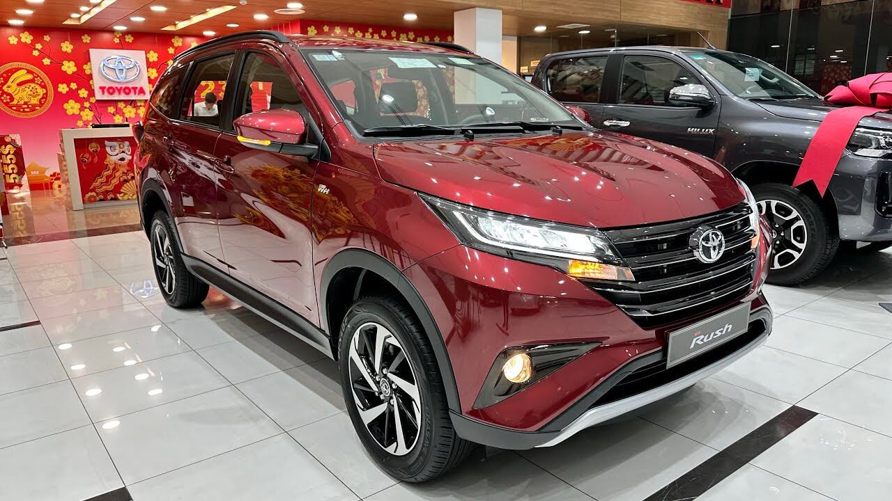 Jeddah, Vehicles, Cars & Trucks , SAR 46500,  Toyota Rush,  2022,  Automatic,  150000 KM,    7-Seater - Red - Excellent Condition In KAUST / Jeddah