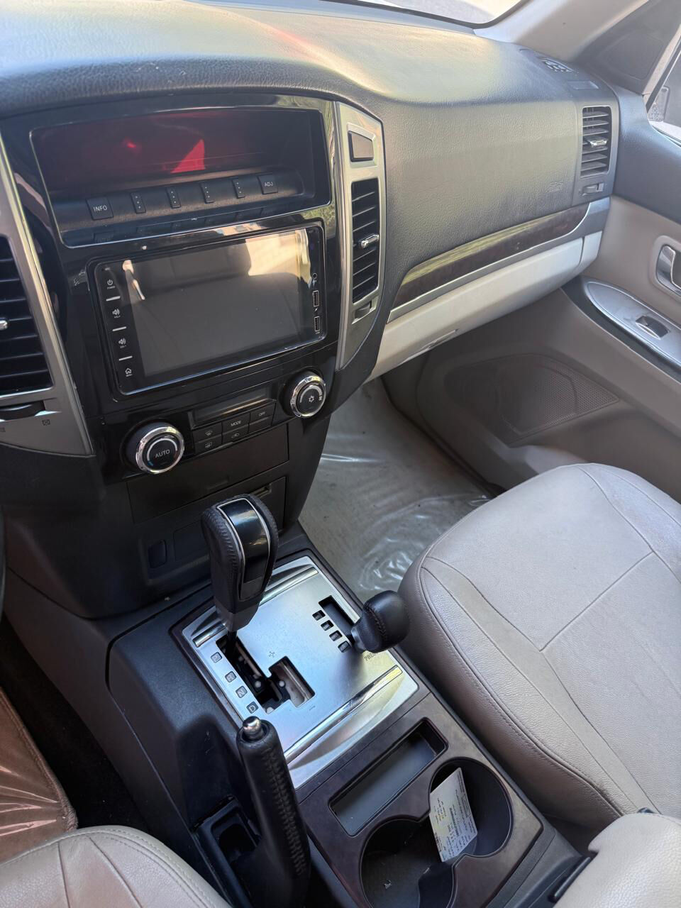 Khobar, Vehicles, Cars & Trucks , SAR 35000,  Mitsubishi Pajero,  2017,  Automatic,  195000 KM,